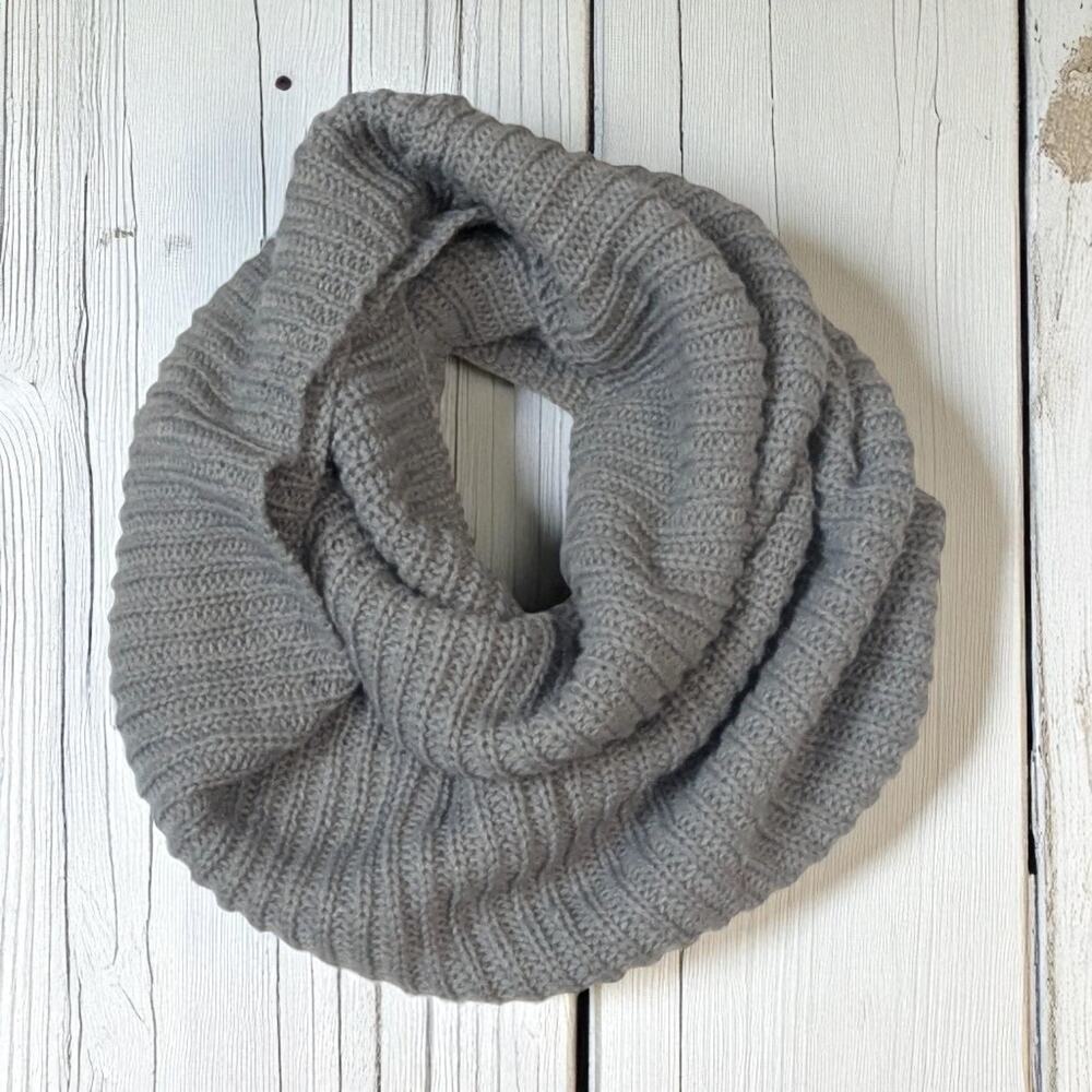 GRAY Slightly Chunky Knit Sweater Infinity Scarf